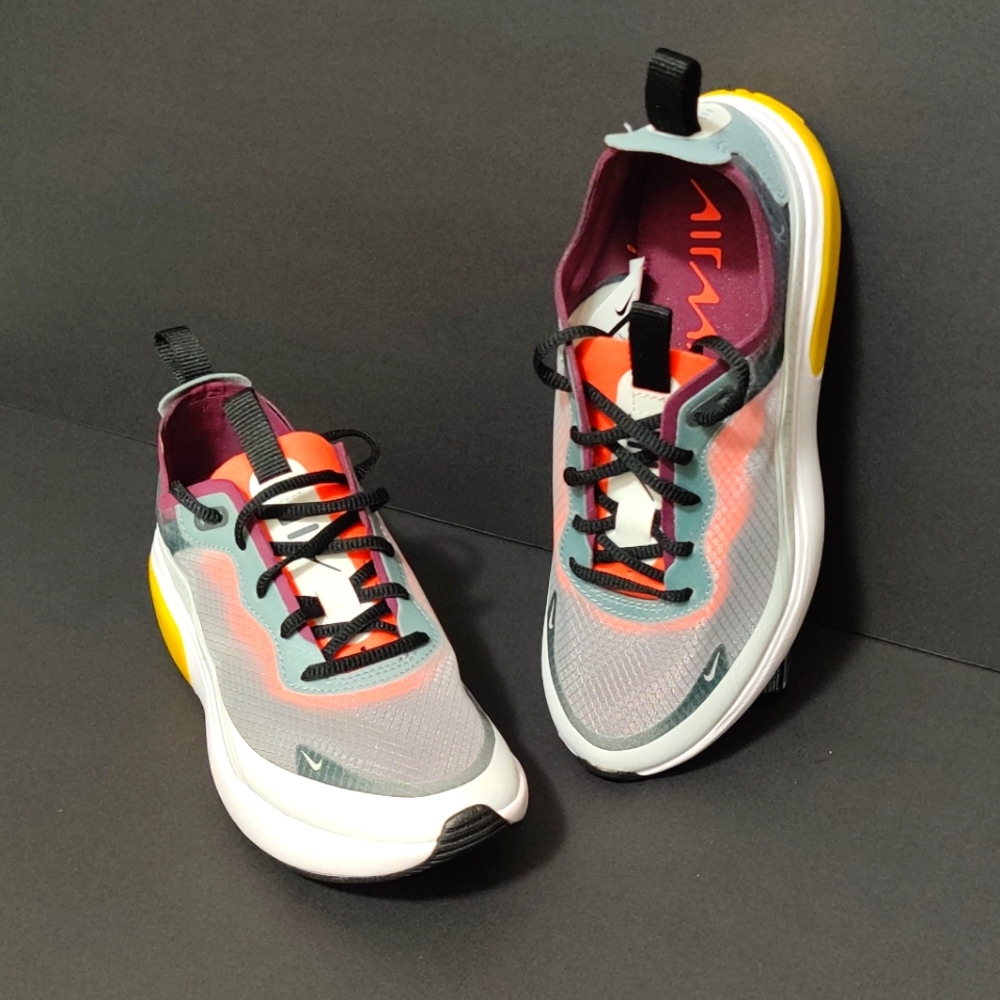 Nike Air Max Dia SE QS Size 5